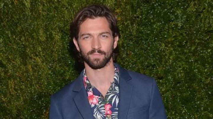 Michiel Huisman Biography: Age, Movies & TV Shows, Wife, Net Worth, Music, Parents, Pronunciation, Height, Instagram, Wiki