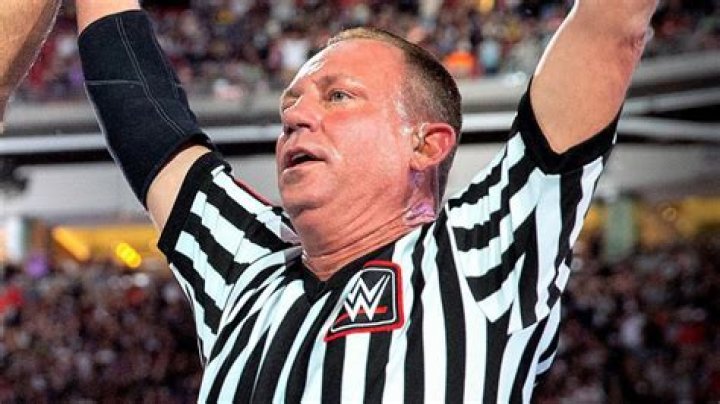 Mike Chioda - Net Worth, Age, Height, Birthday, Bio, Wiki!