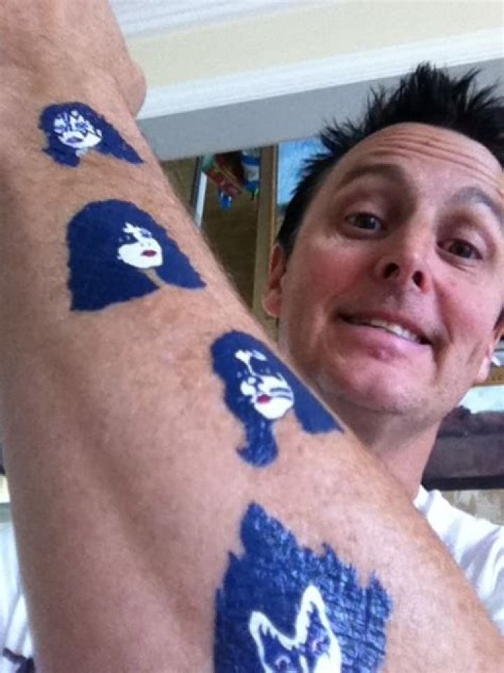 Mike McCready: Wife, net worth, tattoos, smoking & body facts