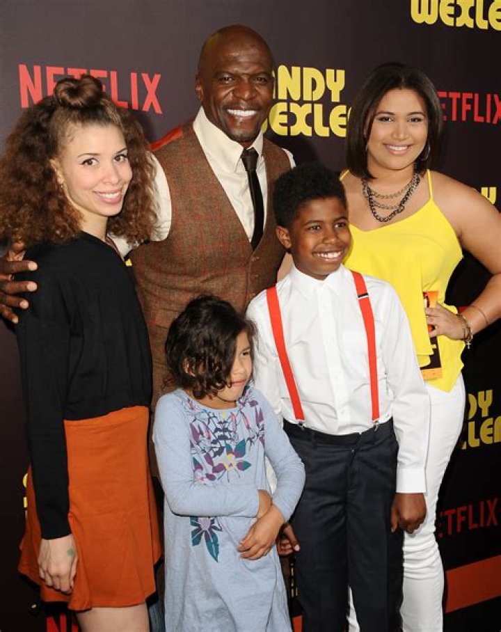 Naomi Burton-Crews- Age, Bio, Wiki, Boyfriend, Height, Net Worth