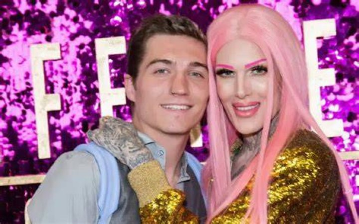 Nathan Schwandt, Girlfriend, Age, Twitter, Brother, Birthday, Net Worth, TikTok, Wiki, Boyfriend