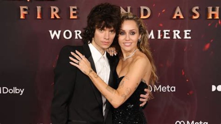 Noah Cyrus’s Boyfriend: Who is Noah Cyrus Dating?