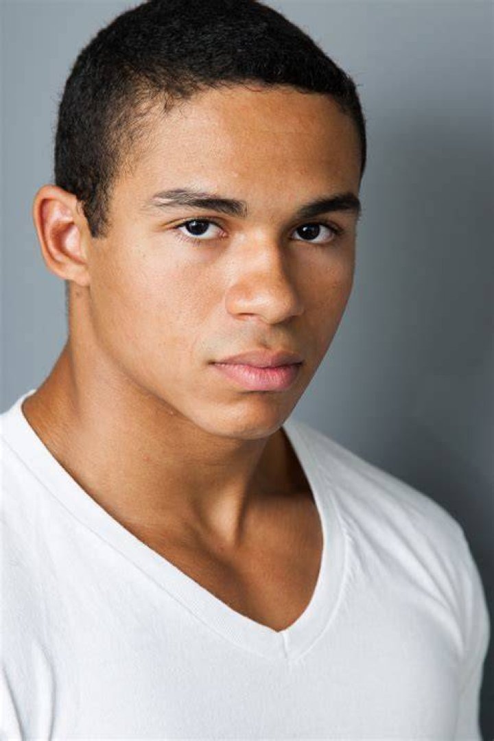 Noah Gray-Cabey Taille