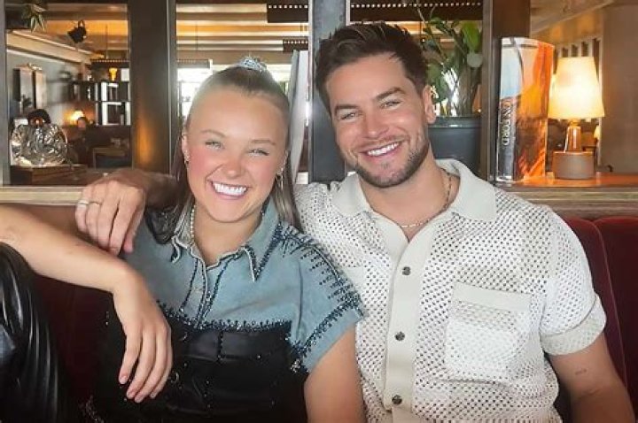 Omgitzzmom’s Boyfriend: Who is Omgitzzmom Dating?