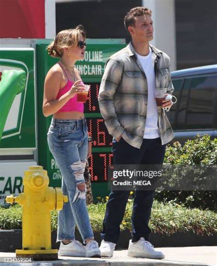 Owen Mahoney and girlfriend Ava Phillippe