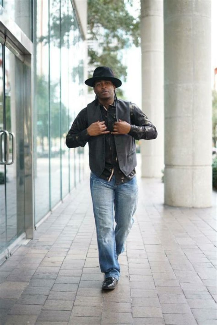 Peabo J is back with a new hit ‘Play That Love Song’
