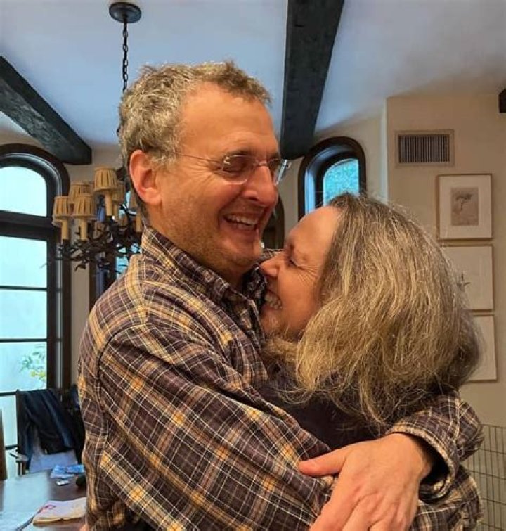 Phil Rosenthal Net Worth – Phil Rosenthal Age, Wife, Height, Bio