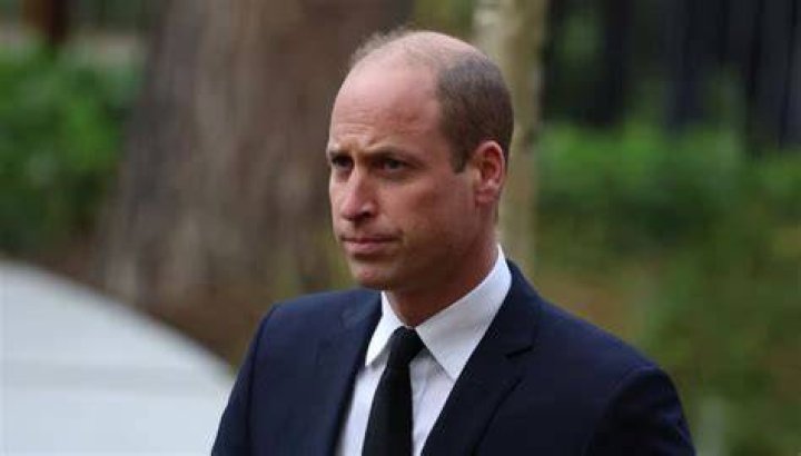 Prince William Refuses To Show Kate Middleton Public Affection: Fears Critics Will Critique His Royal Etiquette For Loving On Wife?