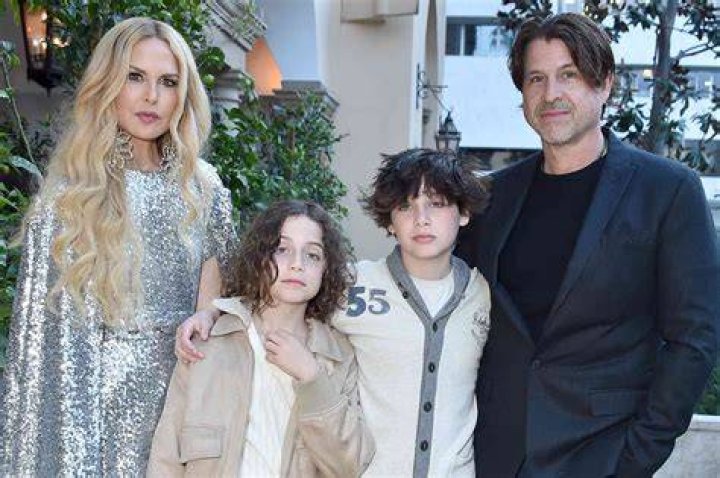 Rachel Zoe To Help Anne Hathaway Choose Her Wedding Dress? Rachel Zoe To Help Anne Hathaway Choose Her Wedding Dress?