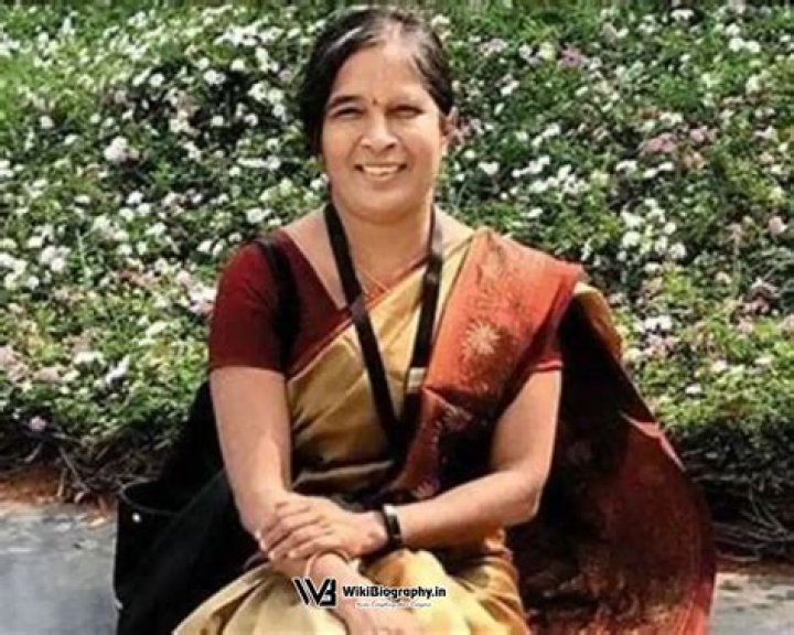 Radha Mangeshkar - Net Worth, Age, Height, Birthday, Bio, Wiki!