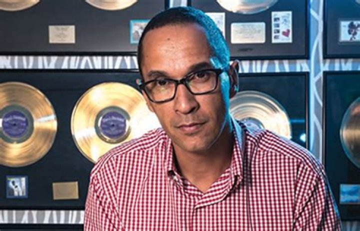 Randall Abrahams Biography: Wife, Net Worth, Age, Son, Instagram, Salary, House, Primedia