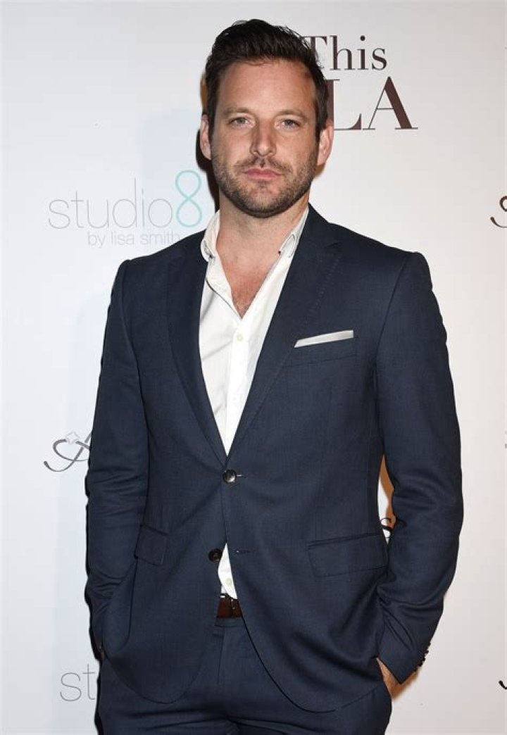 Robert Parks-Valletta Net Worth, Age, Height, Bio, Birthday, Wiki!