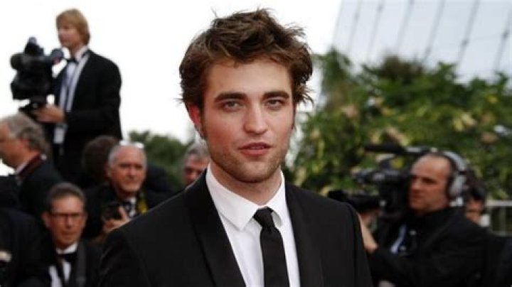 Robert Pattinson- Bio, Wiki, Age, Height, Weight, Net Worth, Relationship