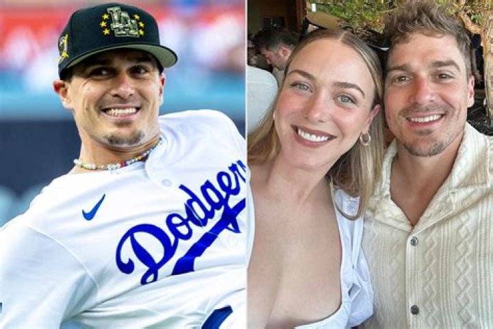 Saúl Hernández’s Girlfriend: Who is Saúl Hernández Dating?