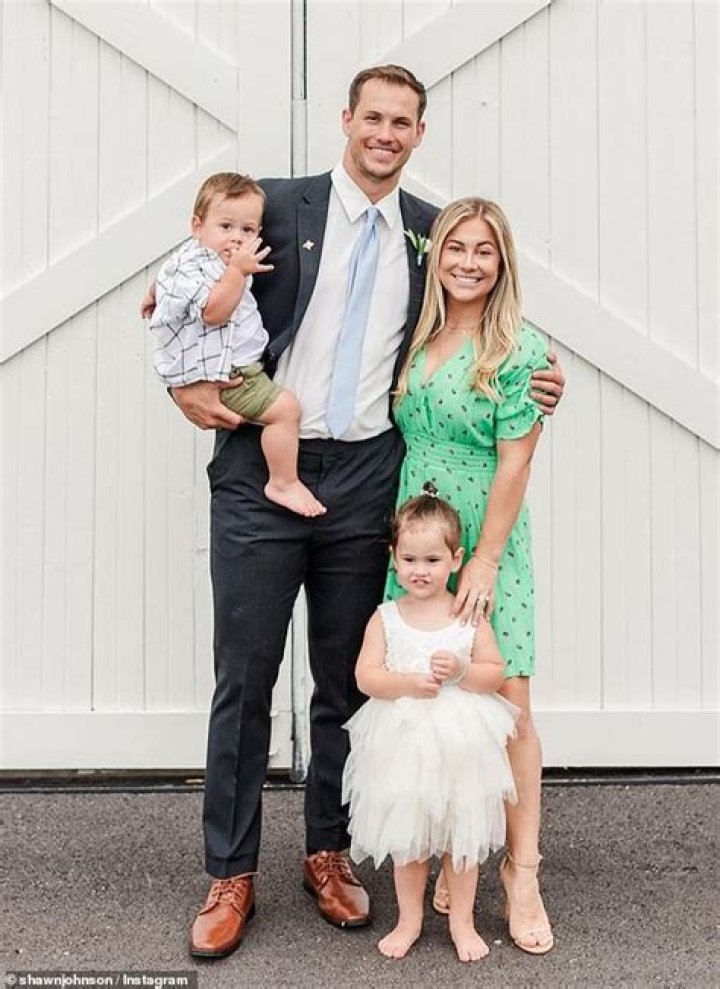 Shawn Johnson East- Age, Height, Net Worth, Husband, Career, Nationality