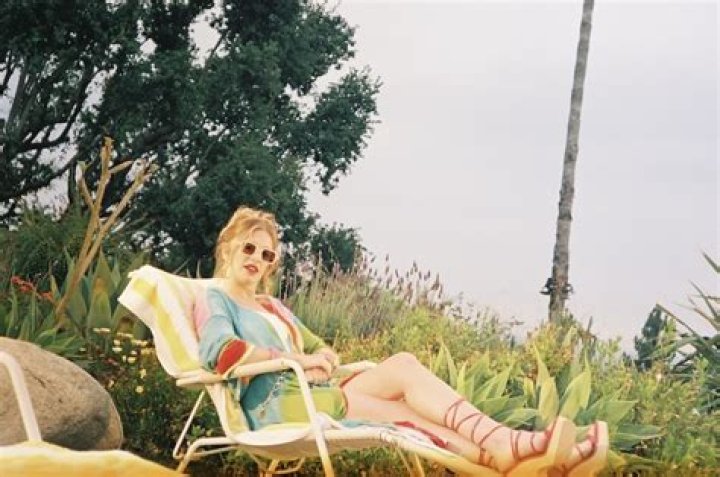 Sidney Bird Unveils her Lush New Track “bitters”