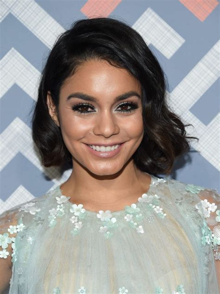 Stella Hudgens - Net Worth, Age, Height, Birthday, Bio, Wiki!