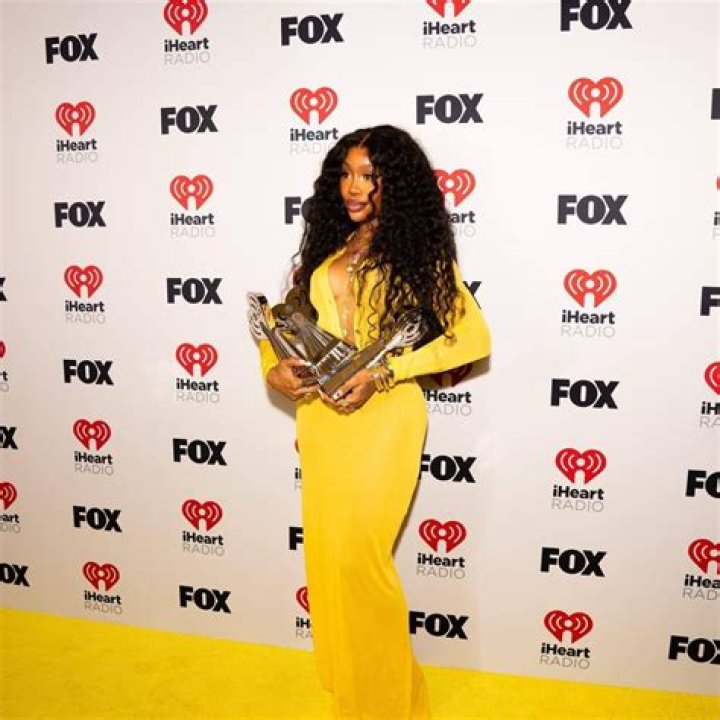 SZA- Net Worth, Bio, Age, Nationality, Ethnicity, Relationship, Height, Career & Facts