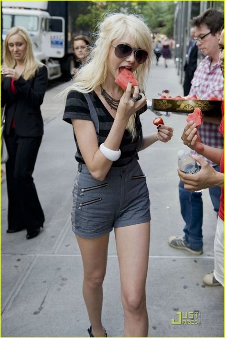 Taylor Momsen - Stripper Or Prostitute For FHM ? (Photo) Taylor Momsen - Stripper Or Prostitute For FHM ? (Photo)