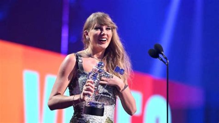Taylor Swift donates to save Nashville record store