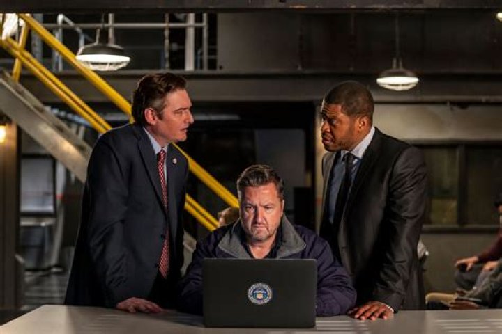 The Blacklist Season 3 Finale Review: Elizabeth Keen Alive, Kaplan Faked Death &ndash; Alexander Kirk Is Liz&rsquo;s Father