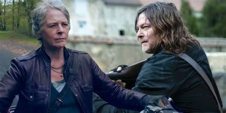 The Walking Dead Season 5 Spoilers & Discussion: Romance To Flourish Between Carol And Daryl – Or Is He Gay?