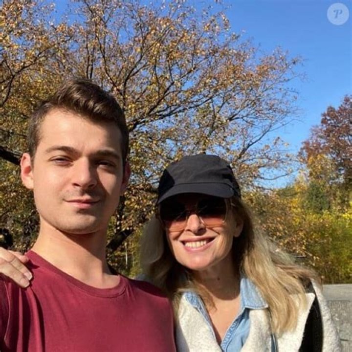 Valérie Trierweiler Et Ses Fils Valérie Trierweiler Et Ses Fils