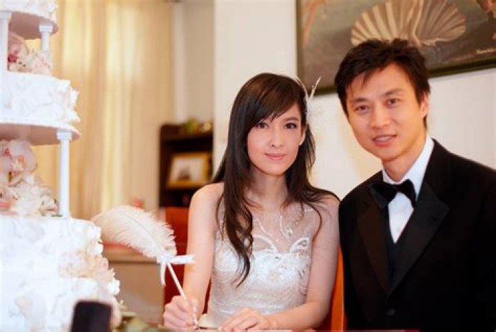 Vivian Chow’s Husband: Who is Vivian Chow Dating?