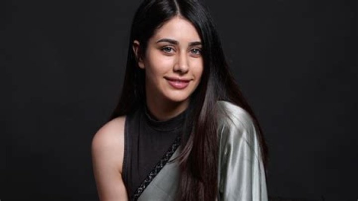 Warina Hussain Biography, Age, Height, Wiki, Boyfriend, Family, Profile