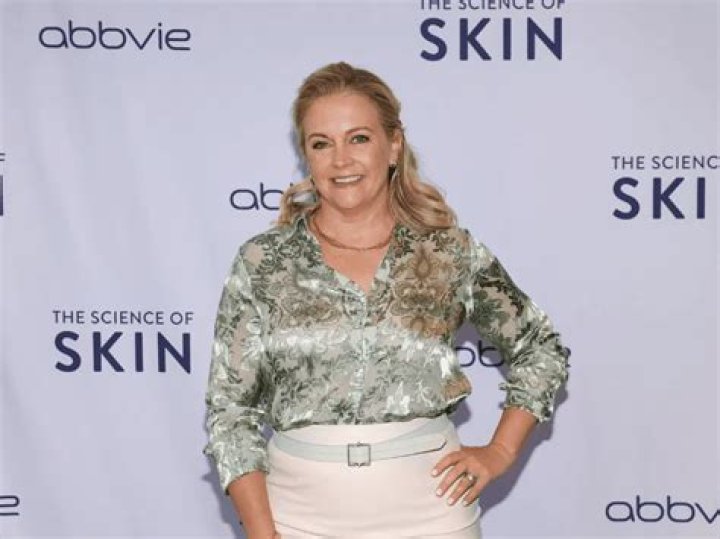 What Happened To Melissa Joan Hart Eye? Everything On Her Age And Net Worth