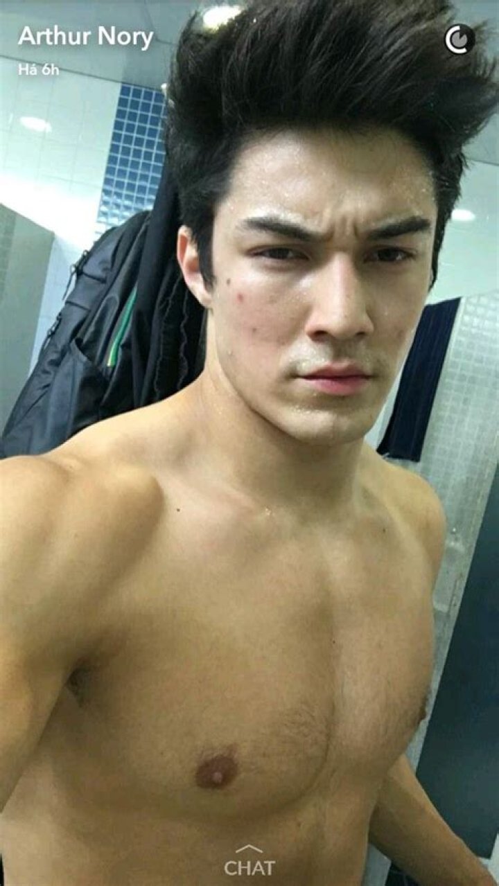 What is Arthur Mariano's Snapchat?