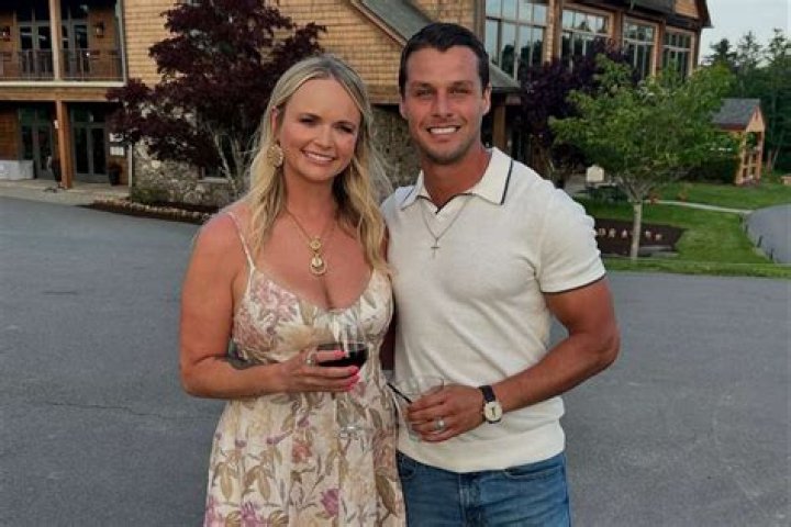 What is the age difference between Miranda Lambert and her husband? How long has Miranda Lambert and her husband been together?