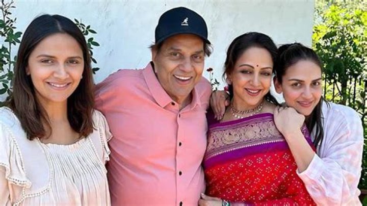 Who are Esha Deol's Parents? Meet Hema Malini & Dharmendra