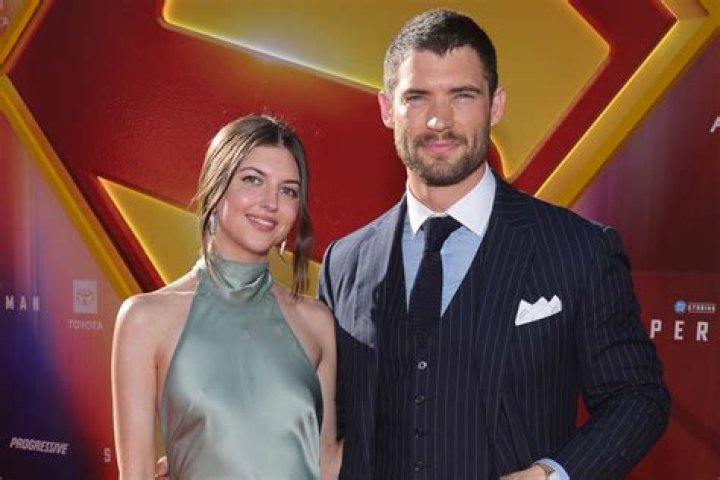 Who is David Corenswet Dating – David Corenswet's Girlfriend & Exes