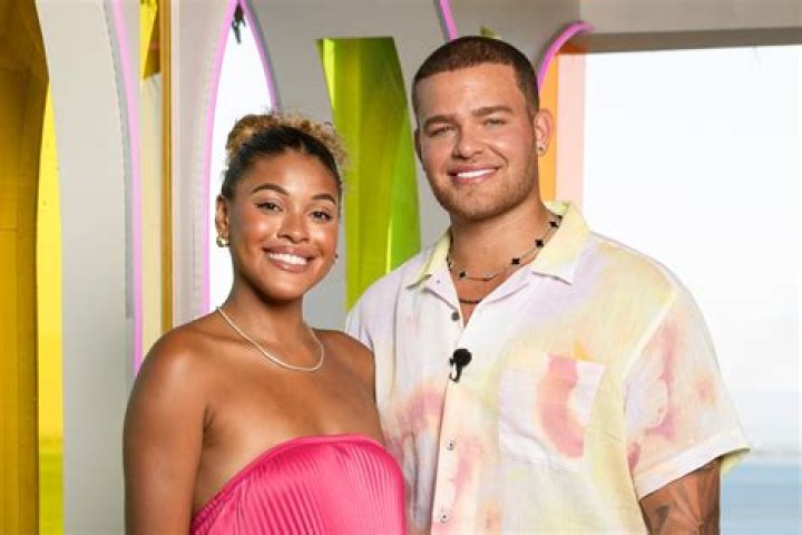 Who is Hannah Gottesman Dating – Hannah Gottesman's Boyfriend & Exes