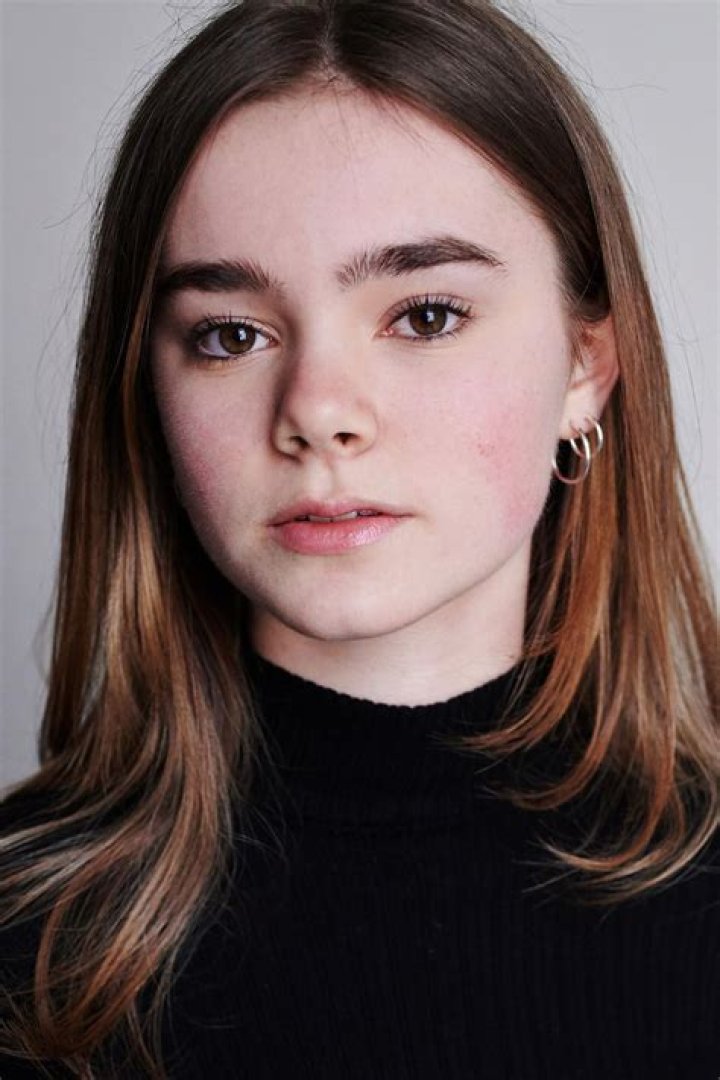 Who Is Isabella Roland? Meet College Girls Cast On Instagram – Age Wiki