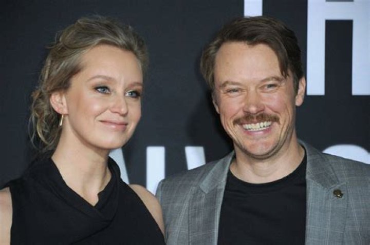 Who is Michael Dorman Dating – Michael Dorman's Girlfriend & Exes