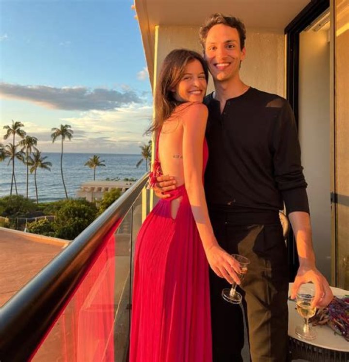 Who is Sara Waisglass Dating – Sara Waisglass's Boyfriend & Exes