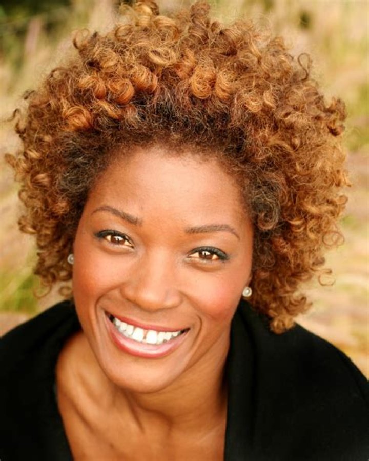Yolonda Ross- Wiki, Age, Height, Net Worth, Boyfriend, Ethnicity