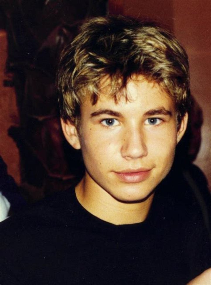 Zach Thomas Net Worth, Age, Height, Bio, Birthday, Wiki!